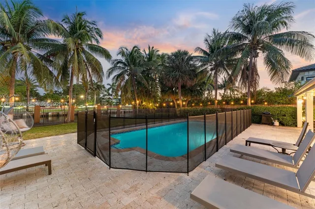 $2,975,000 | 413 Holiday Drive, Hallandale Beach, FL 33009