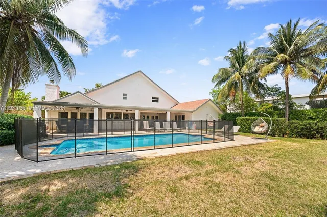 $2,975,000 | 413 Holiday Drive, Hallandale Beach, FL 33009