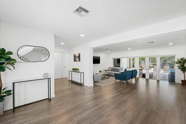 $2,975,000 | 413 Holiday Drive, Hallandale Beach, FL 33009