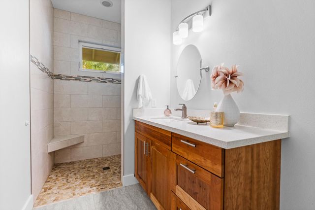 $2,725,000 | 73-1414 Kukuna Street, Kailua-Kona, HI 96740