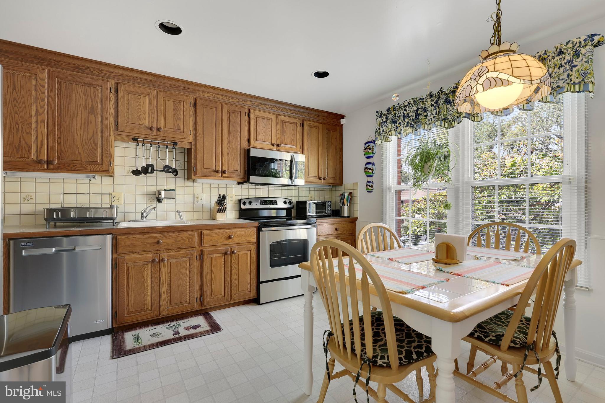 8023 Sleepy View Lane Springfield, VA 22153 - Photo 5 of 27 Gallery Image 5