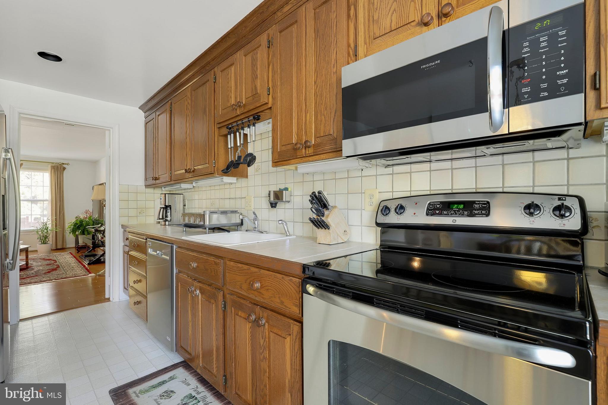 8023 Sleepy View Lane Springfield, VA 22153 - Photo 8 of 27 Gallery Image 8