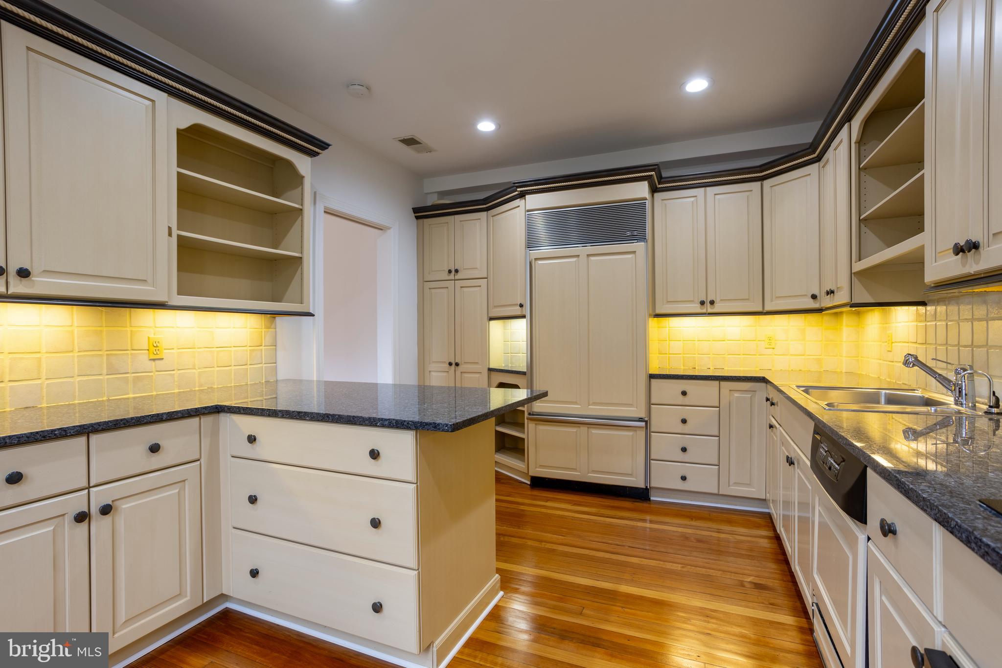 3 Devon Hill Road, Unit D4 Baltimore, MD 21210 - Photo 12 of 46 a kitchen with granite countertop cabinets stainless steel appliances and a window