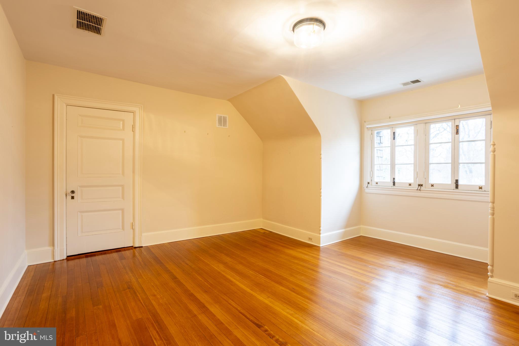 3 Devon Hill Road, Unit D4 Baltimore, MD 21210 - Photo 42 of 46 an empty room with wooden floor and windows