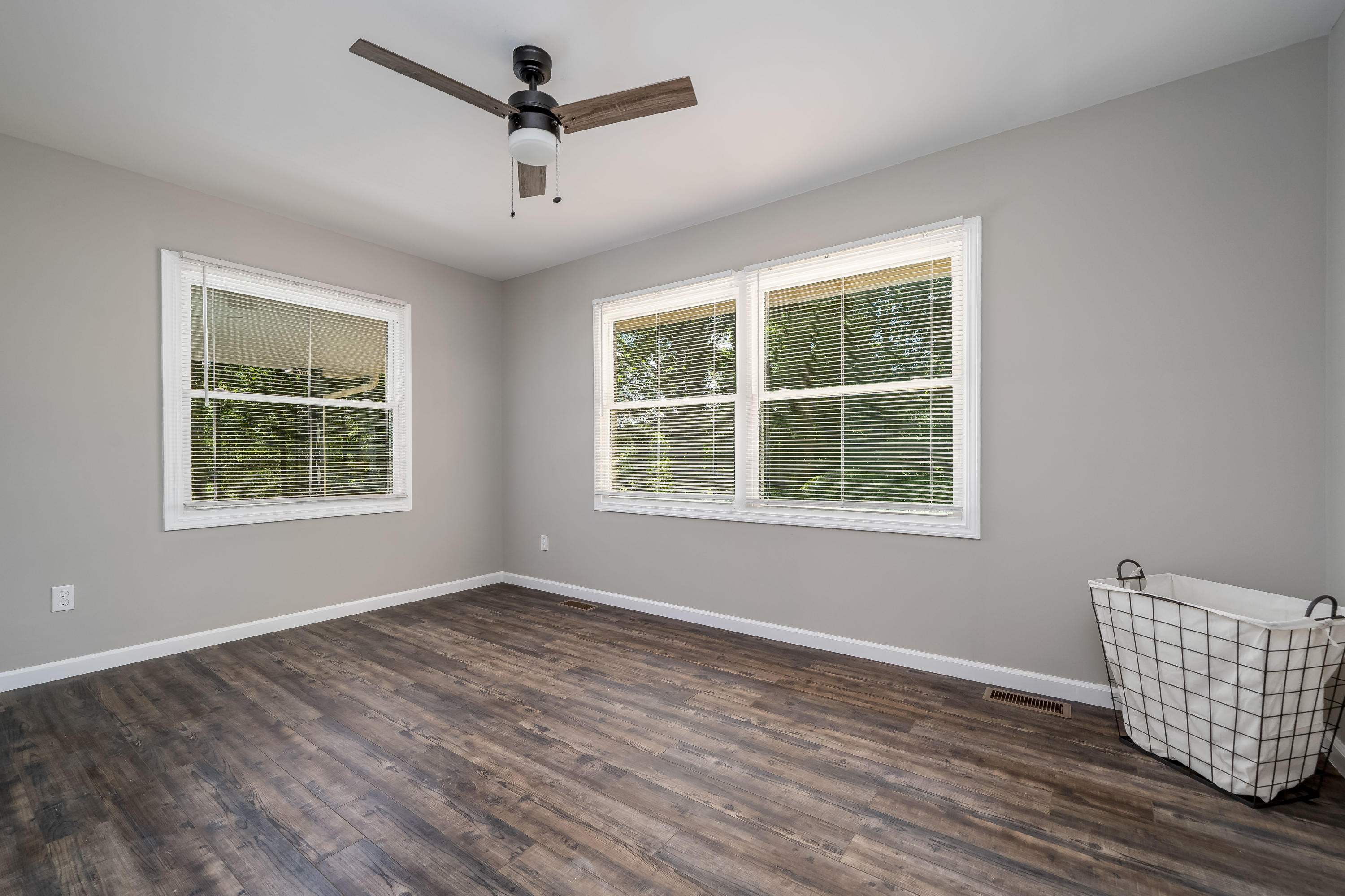 404 Mockingbird Road Bristol, TN 37620 - Photo 28 of 37 404 Mockingbird Rd 31 of 46