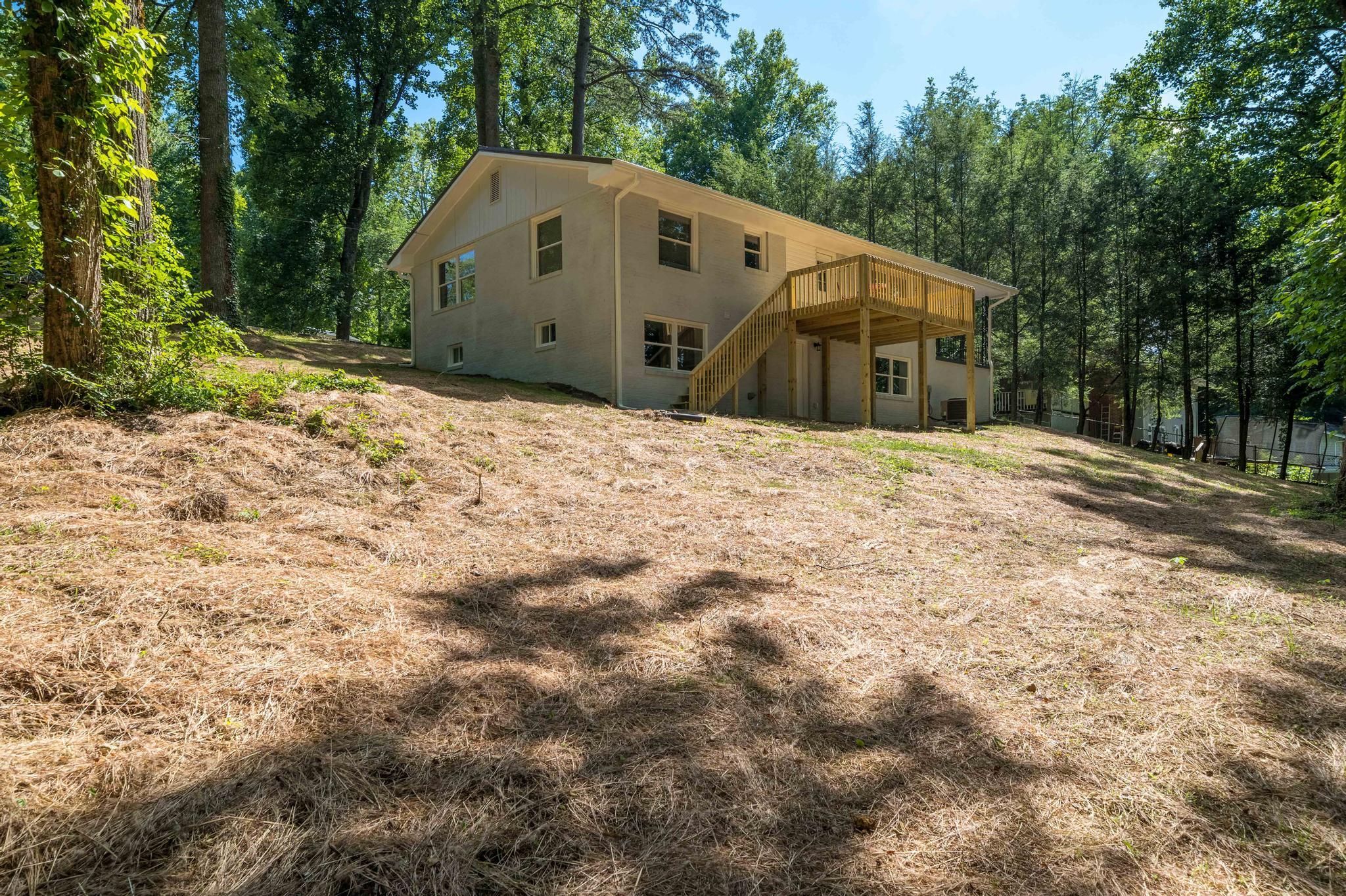404 Mockingbird Road Bristol, TN 37620 - Photo 8 of 37 404 Mockingbird Rd 11 of 46