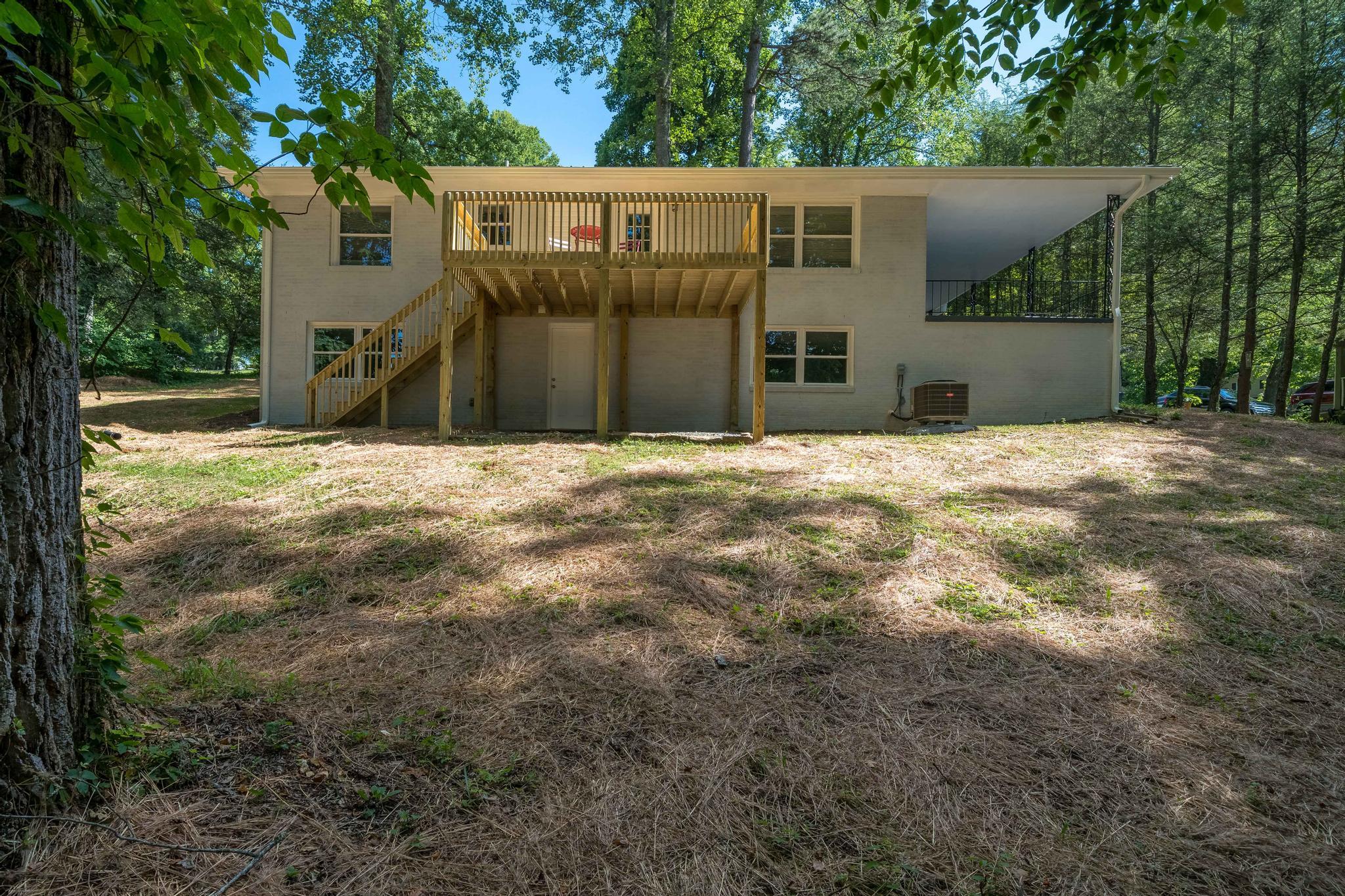 404 Mockingbird Road Bristol, TN 37620 - Photo 9 of 37 404 Mockingbird Rd 13 of 46
