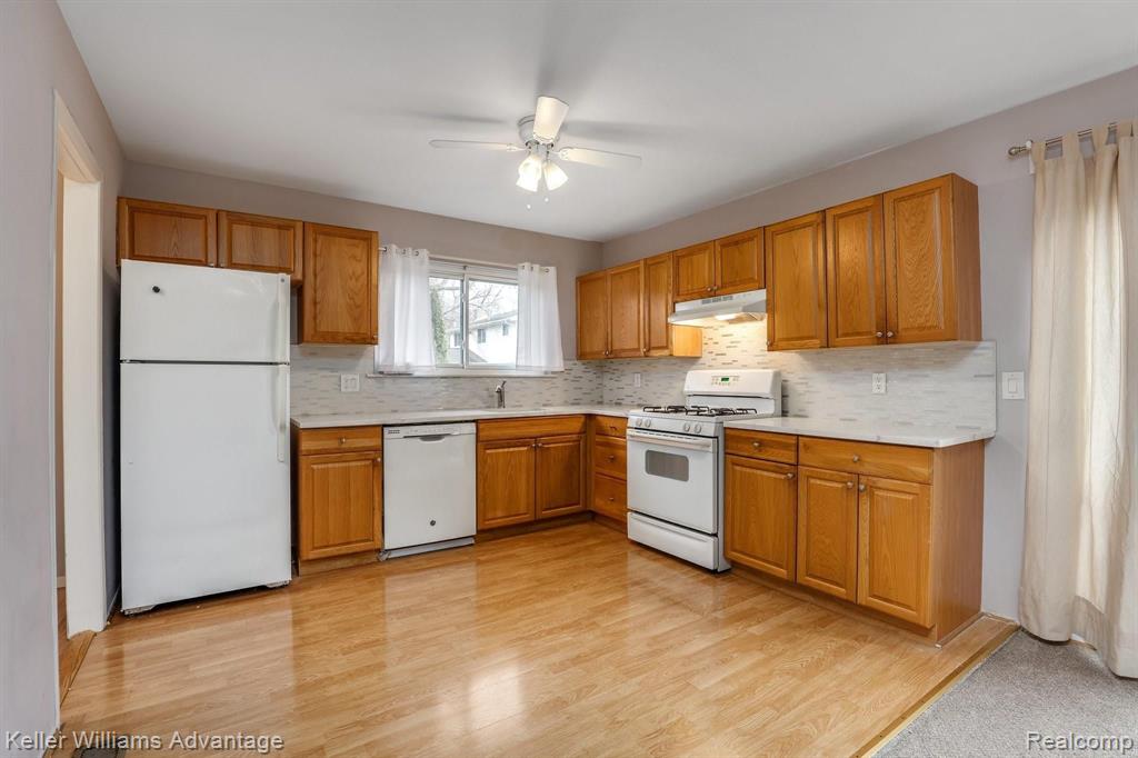 43534 Hanford Road Canton, MI 48187 - Photo 4 of 28