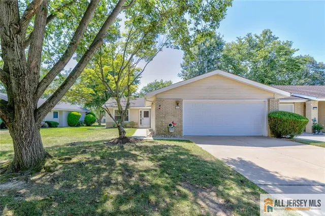 $422,000 | 301B Yardley Drive, Unit A, Monroe Township, NJ 08831