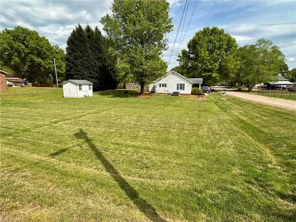 $130,000 | 313 West Monroe Street, Mayodan, NC 27027