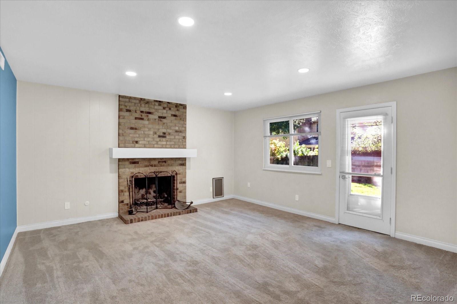3754 South Walden Way Aurora, CO 80013 - Photo 20 of 32 an empty room with windows and fireplace