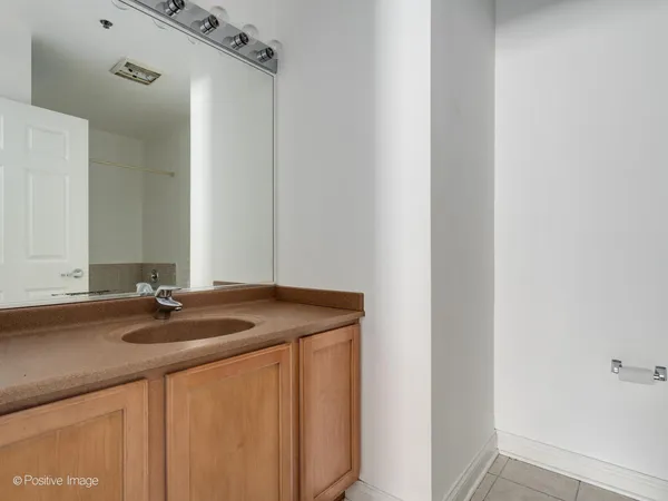 $2,800 | 8 West Monroe Street, Unit 1408, Chicago, IL 60603