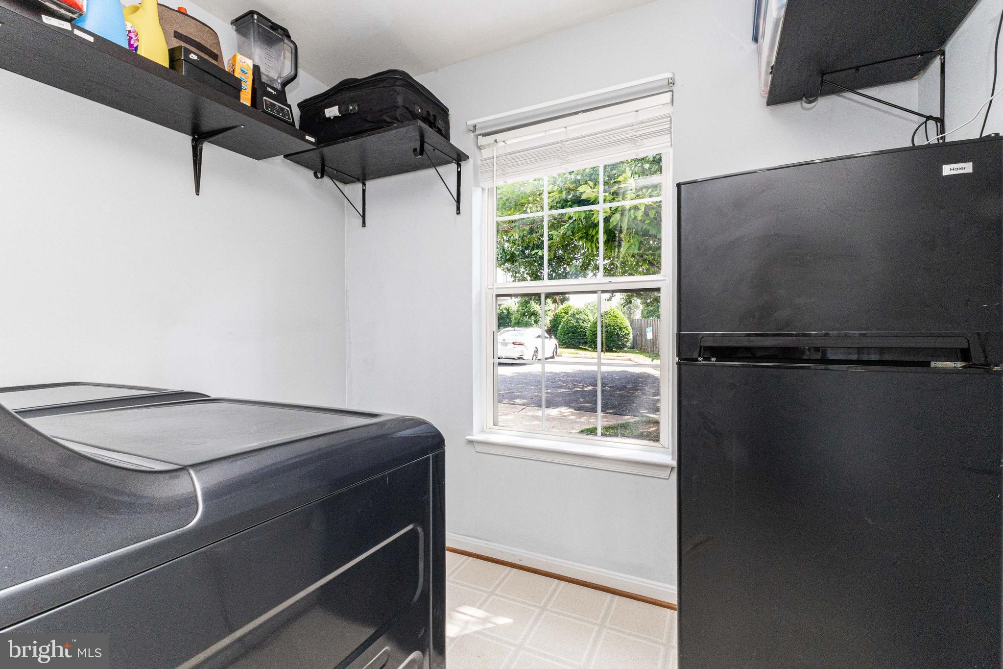 8226 Bates Road Lorton, VA 22079 - Photo 8 of 20 a utility room with dryer and washer