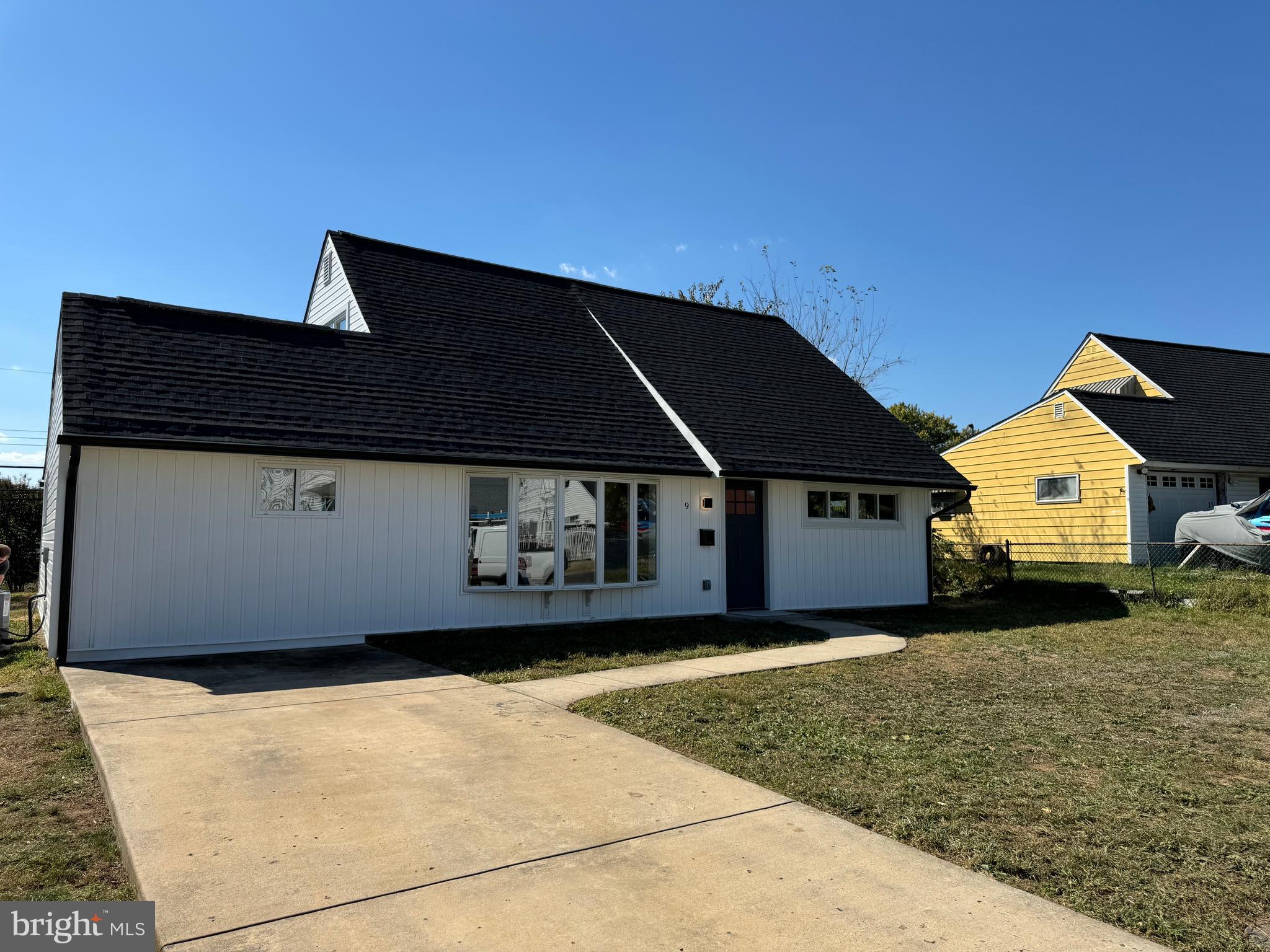 9 Middle Road Levittown, PA 19056 - Photo 2 of 29 Gallery Image 2