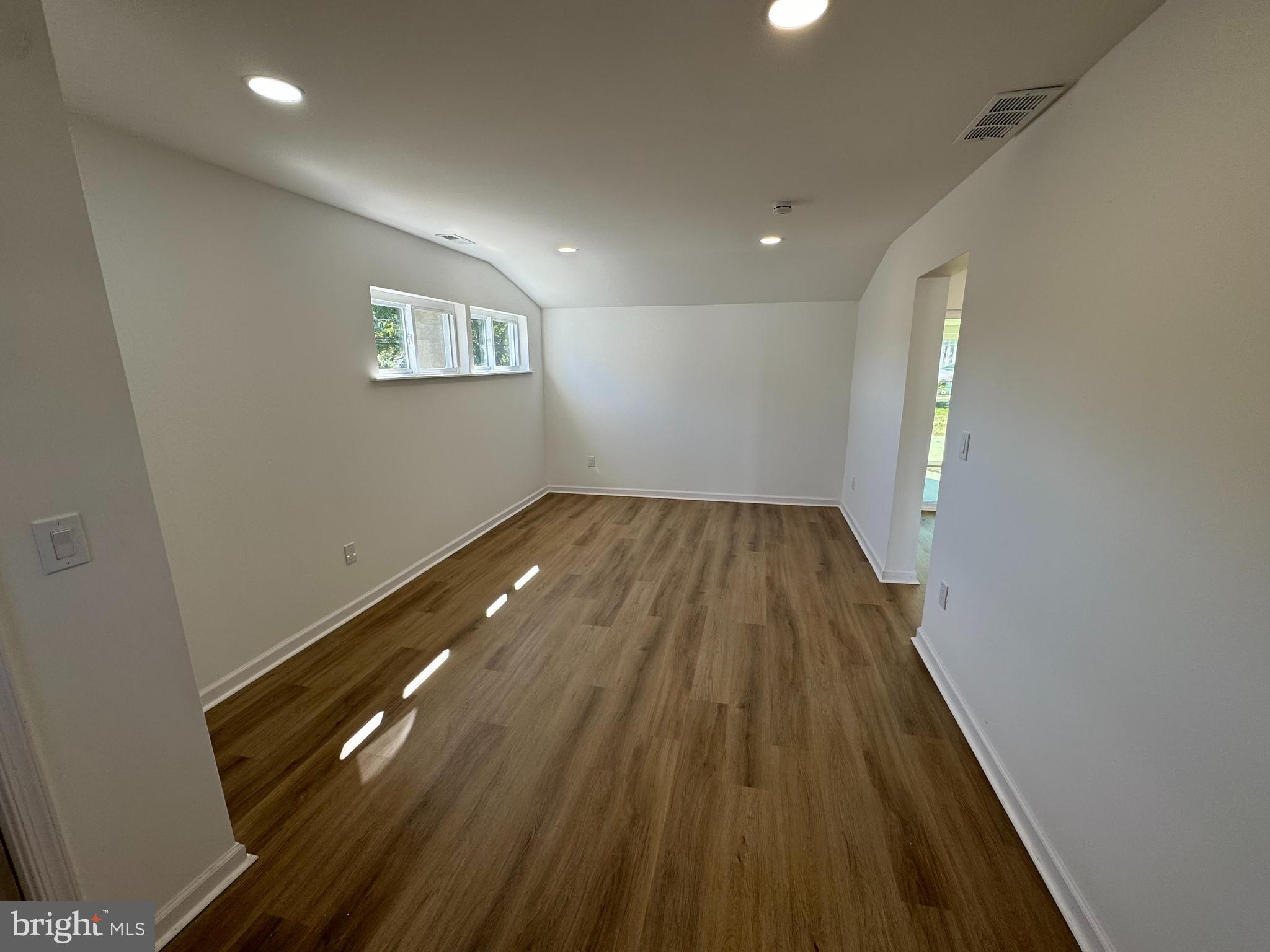 9 Middle Road Levittown, PA 19056 - Photo 7 of 29 Gallery Image 7