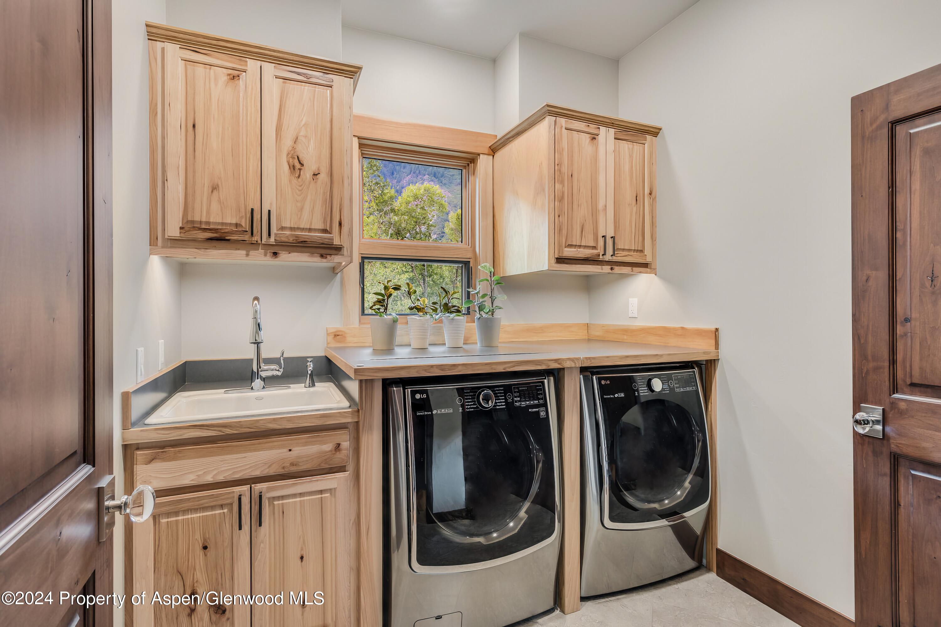 900 Dorais Way Redstone, CO 81623 - Photo 33 of 63 33-laundry-73_900