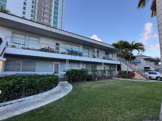 $2,300 | 4802 North Flagler Drive, Unit 1, West Palm Beach, FL 33407