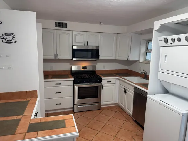 $2,300 | 4802 North Flagler Drive, Unit 1, West Palm Beach, FL 33407