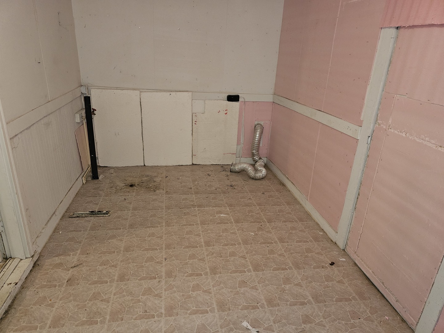 23018 Freeport Road Sterling, IL 61081 - Photo 7 of 19 a view of room