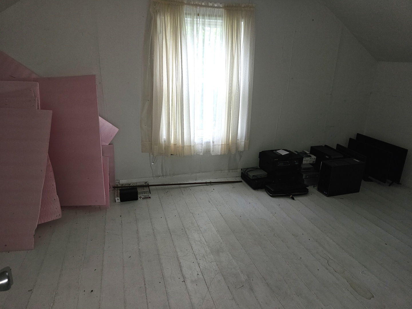 23018 Freeport Road Sterling, IL 61081 - Photo 10 of 19 an empty room with windows