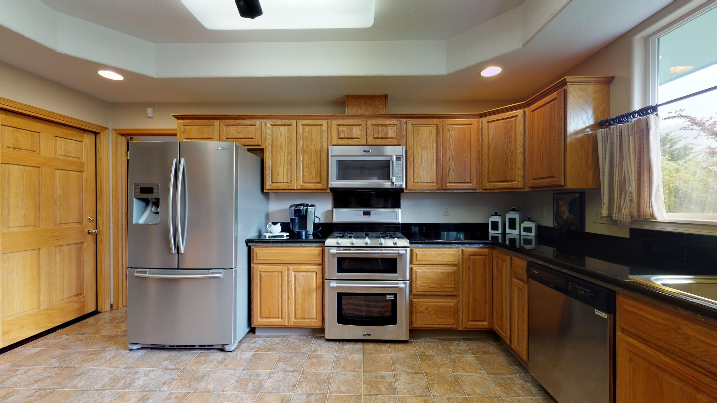 157 Grayland Heights Road Rio Dell, CA 95562 - Photo 5 of 29