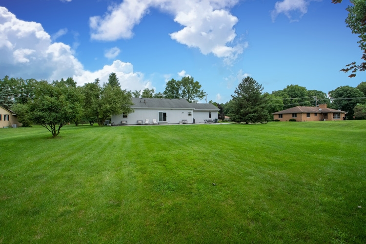 11060 Anderson Road Granger, IN 46530 - Photo 12 of 36 Gallery Image 12