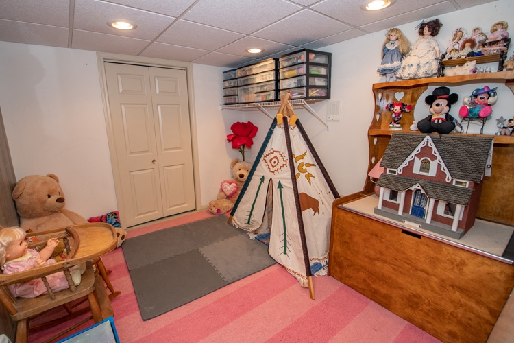 11060 Anderson Road Granger, IN 46530 - Photo 26 of 36 Gallery Image 26