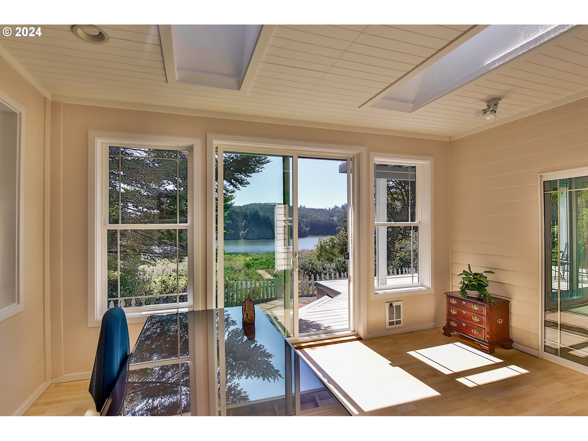 311 Council Hill Road Lakeside, OR 97449 - Photo 21 of 42 a view of an entryway