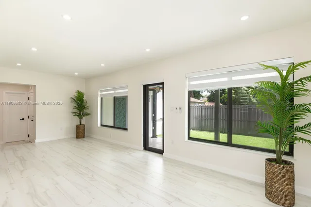a view of livingroom with furniture