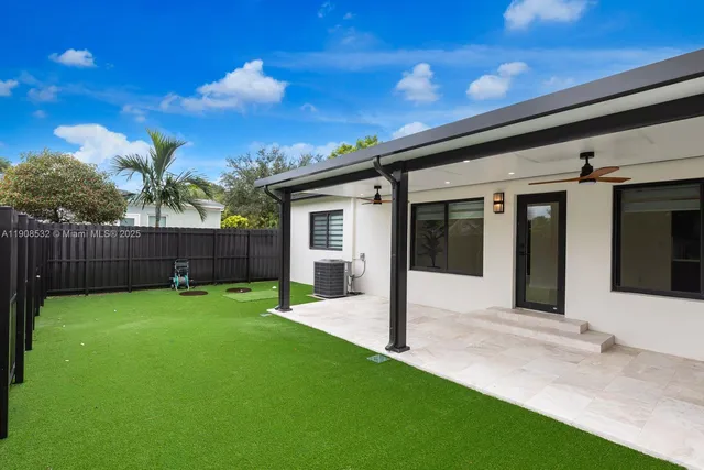 a view of an house with backyard porch and entertaining space