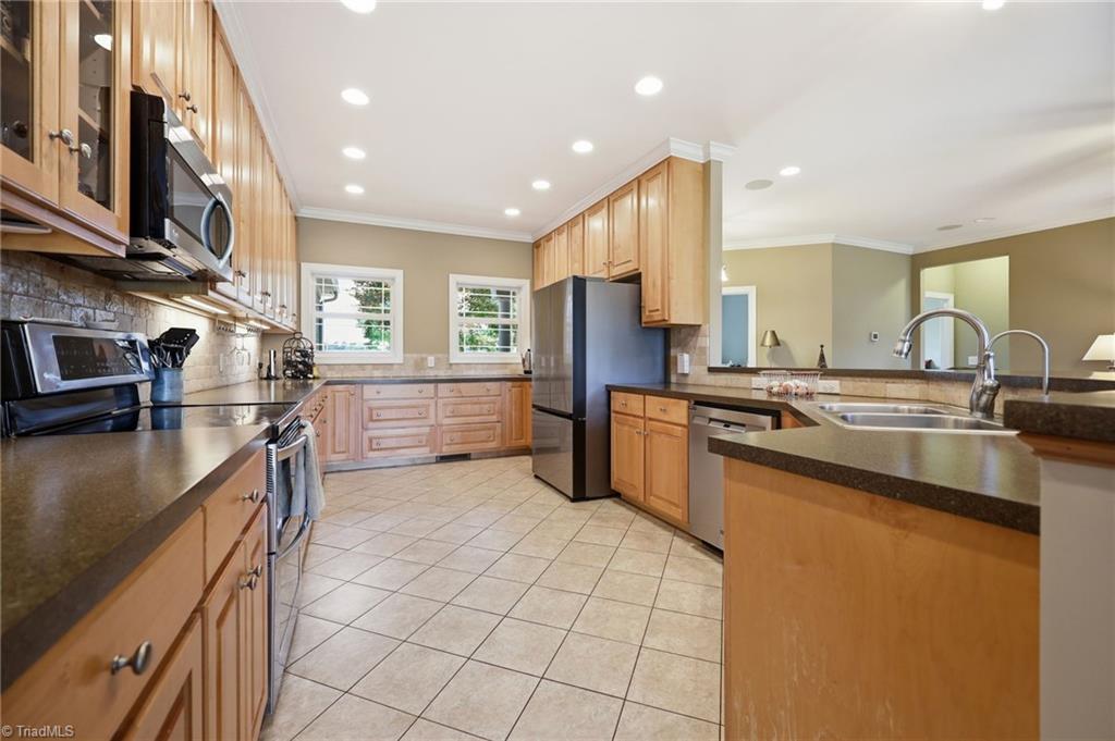 2335 Hohn Road High Point, NC 27263 - Photo 9 of 43