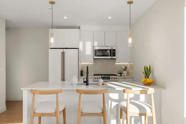 $799,000 | 100 Lincoln Street, Unit 304, Boston, MA 02135