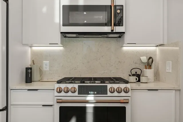 $799,000 | 100 Lincoln Street, Unit 304, Boston, MA 02135