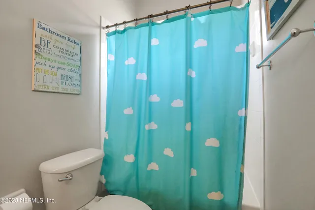 a view of a tennis court