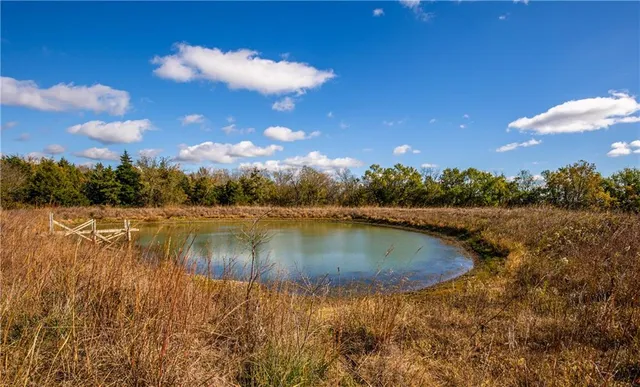 $796,000 | 11296 West 900th Road, Mound City, KS 66056