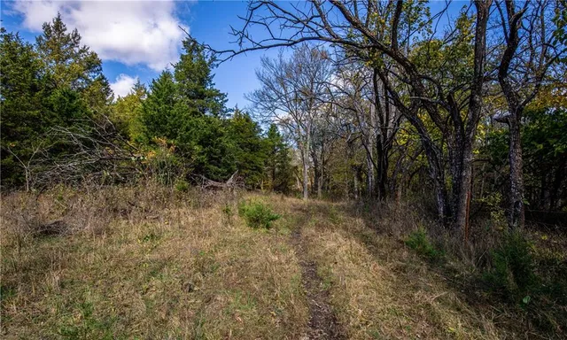 $796,000 | 11296 West 900th Road, Mound City, KS 66056