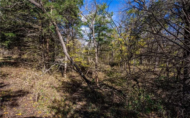 $796,000 | 11296 West 900th Road, Mound City, KS 66056