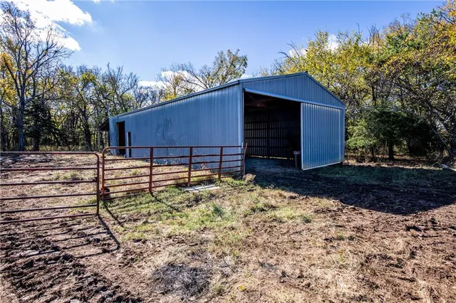 $796,000 | 11296 West 900th Road, Mound City, KS 66056