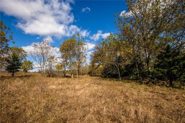 $796,000 | 11296 West 900th Road, Mound City, KS 66056