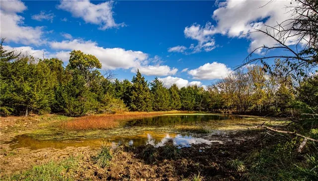 $796,000 | 11296 West 900th Road, Mound City, KS 66056