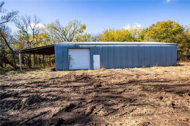 $796,000 | 11296 West 900th Road, Mound City, KS 66056