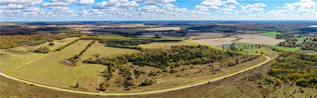 $796,000 | 11296 West 900th Road, Mound City, KS 66056