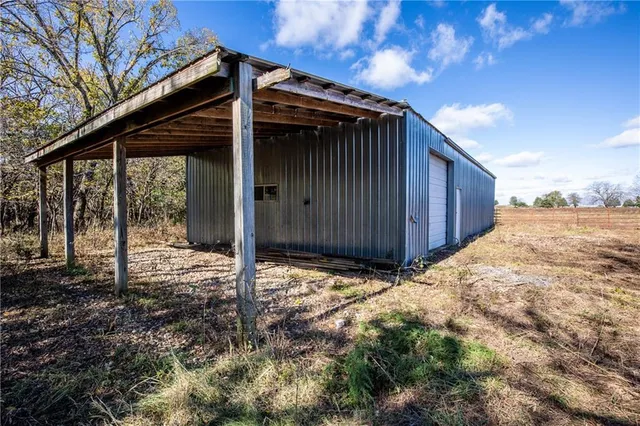 $796,000 | 11296 West 900th Road, Mound City, KS 66056