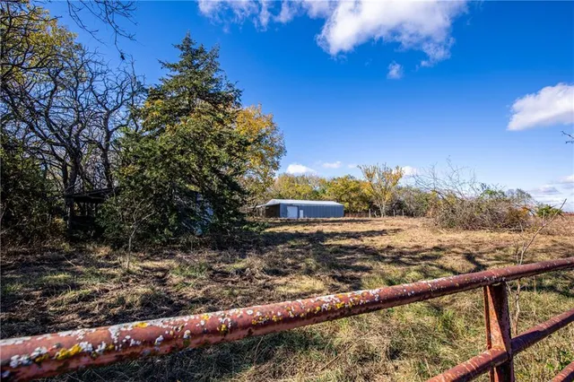 $796,000 | 11296 West 900th Road, Mound City, KS 66056