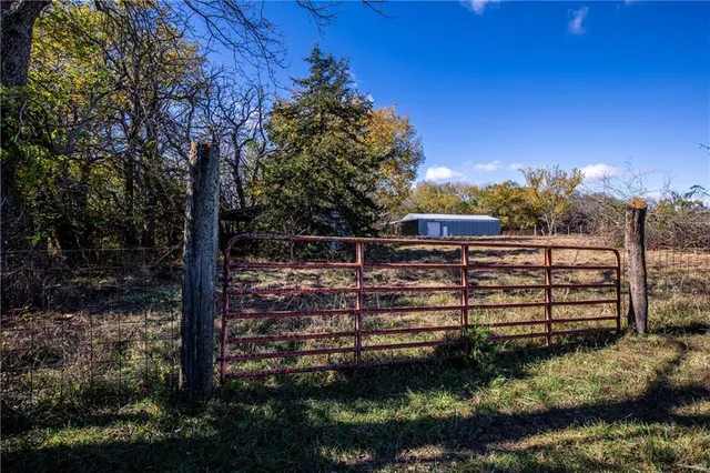$796,000 | 11296 West 900th Road, Mound City, KS 66056