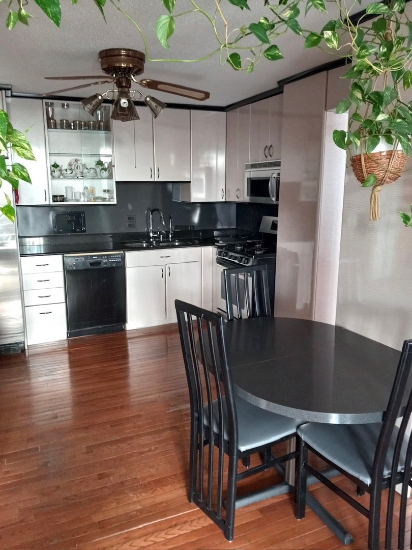 8801 Golf Road, Unit 4D Niles, IL 60714 - Photo 6 of 30 Gallery Image 6