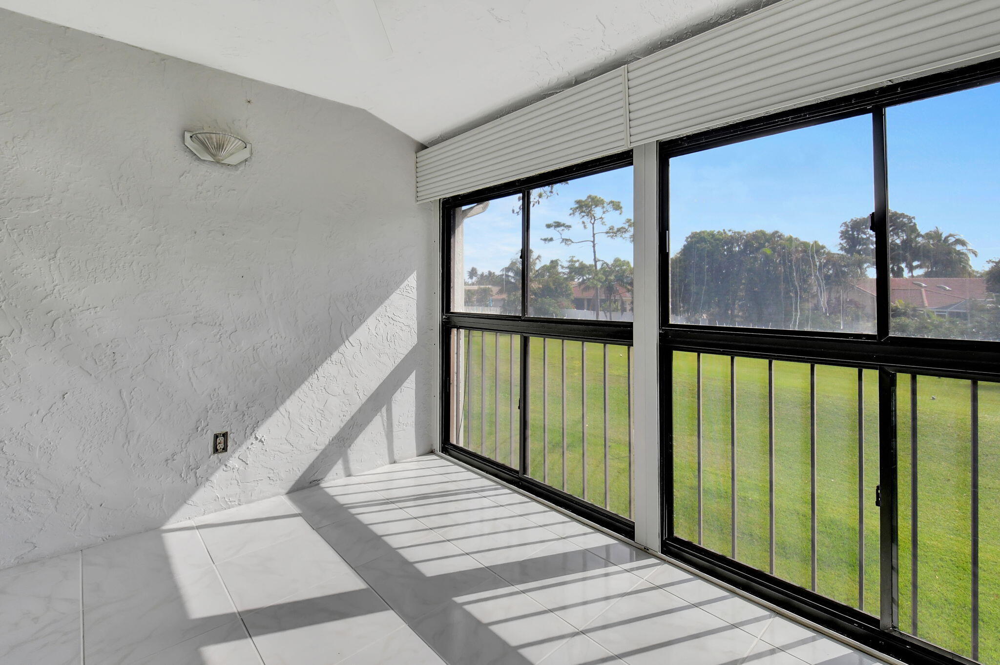 9187 Norte Lago, Unit 5J Boca Raton, FL 33428 - Photo 25 of 48 25-web-or-mls-DSC_8595