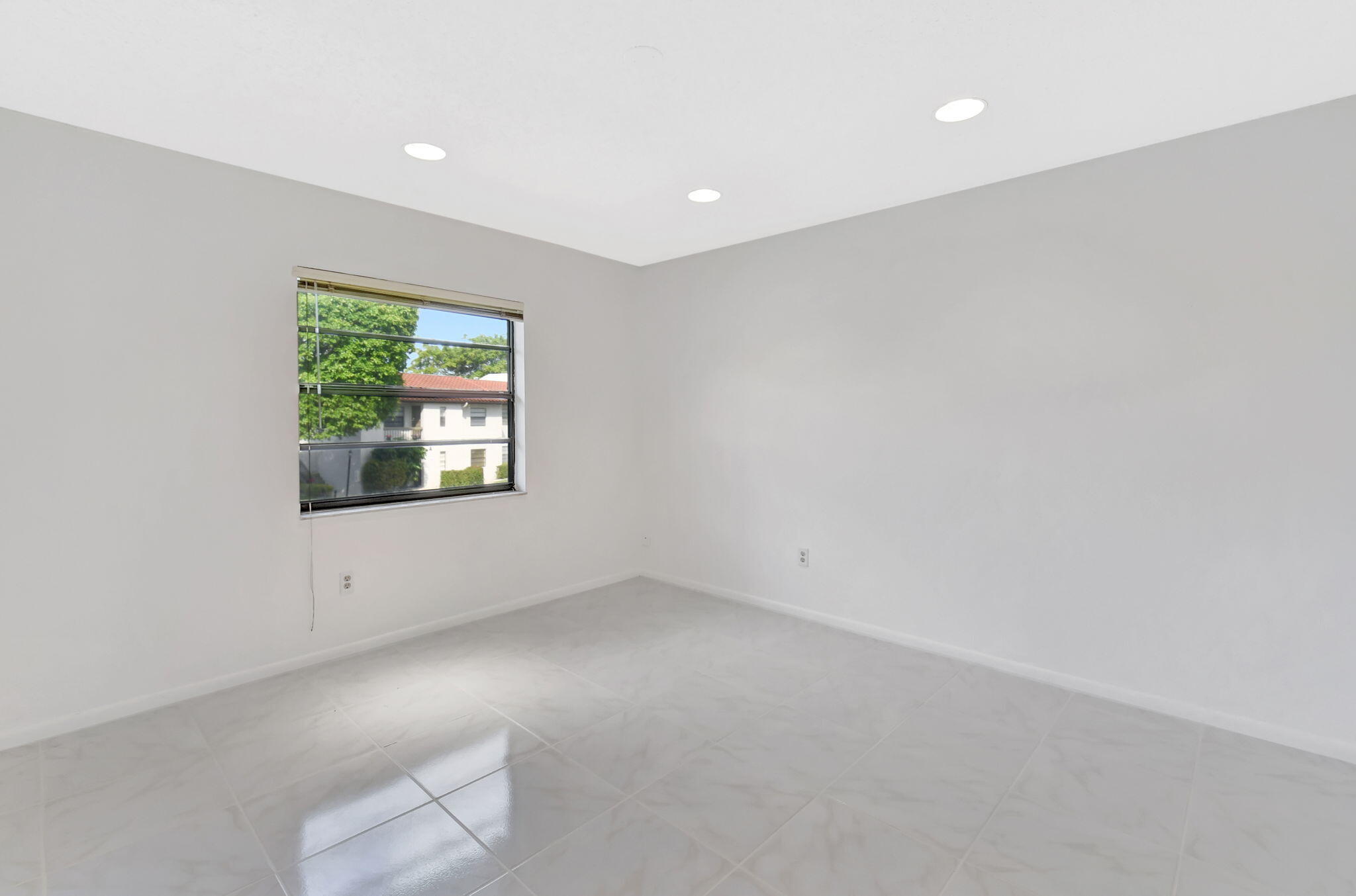 9187 Norte Lago, Unit 5J Boca Raton, FL 33428 - Photo 27 of 48 27-web-or-mls-DSC_8605