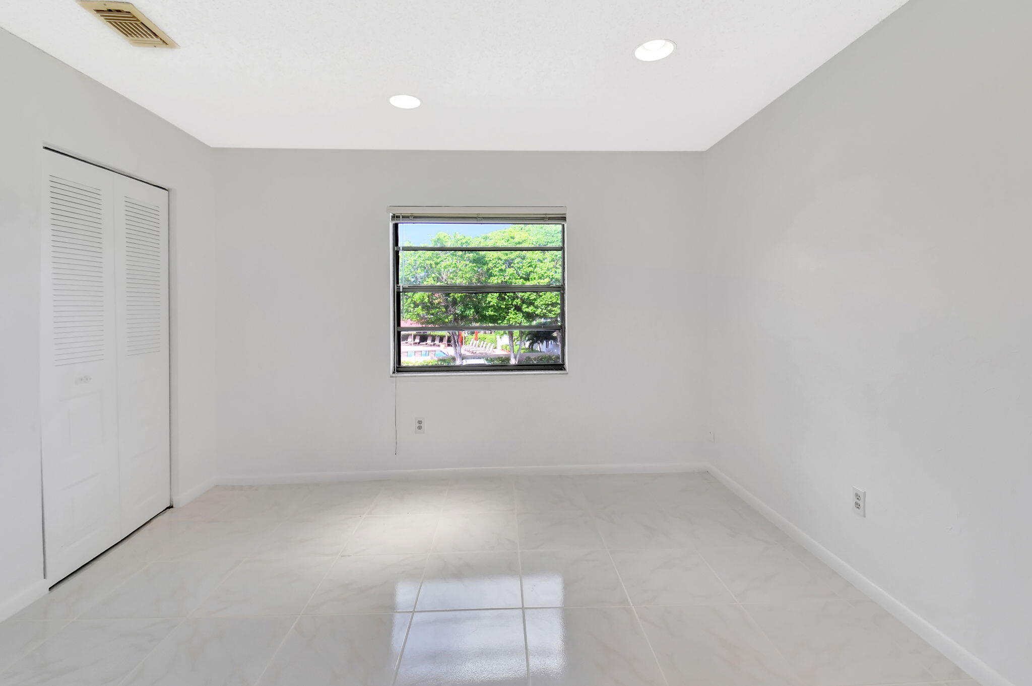 9187 Norte Lago, Unit 5J Boca Raton, FL 33428 - Photo 28 of 48 28-web-or-mls-DSC_8610