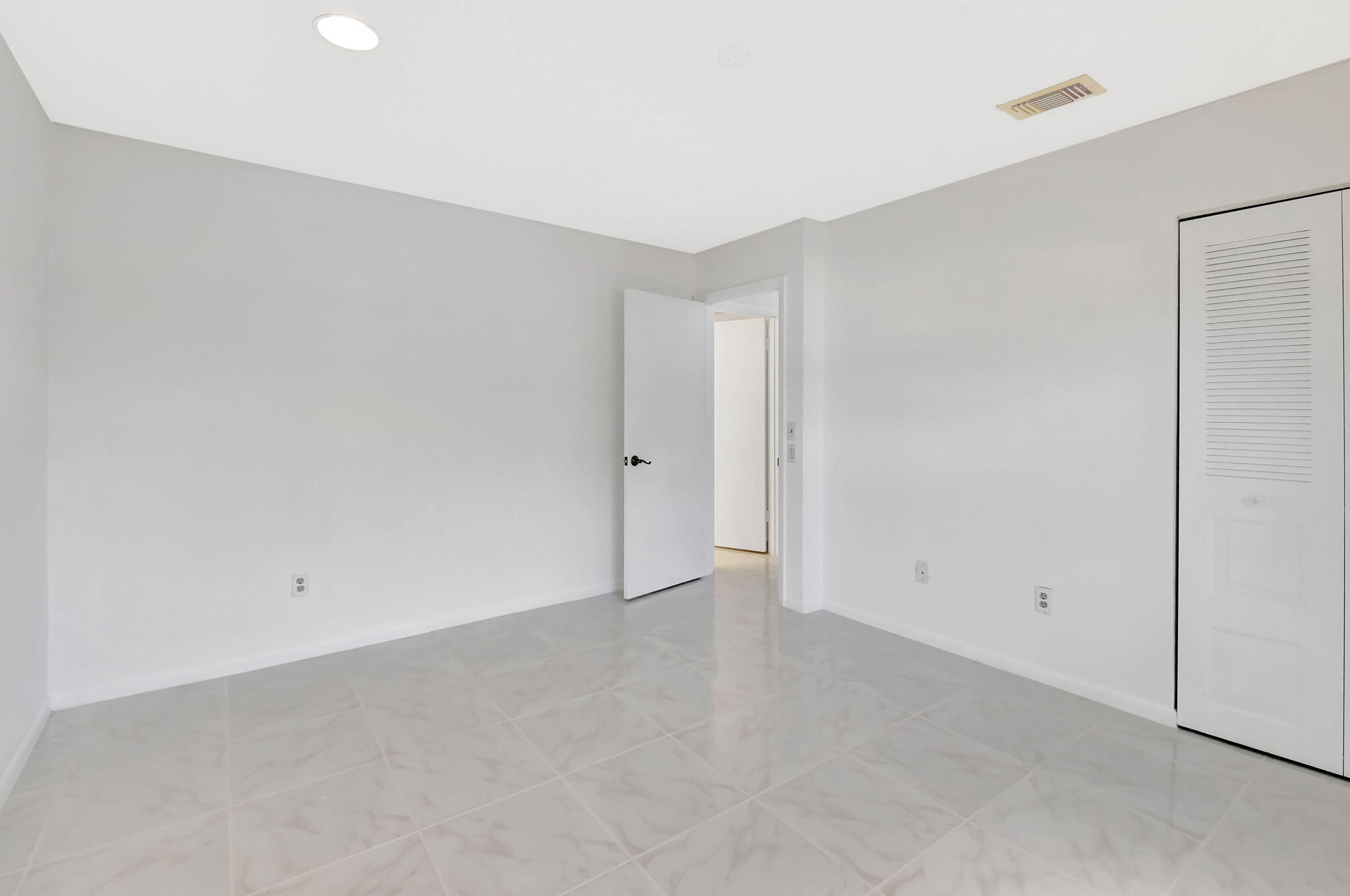9187 Norte Lago, Unit 5J Boca Raton, FL 33428 - Photo 29 of 48 29-web-or-mls-DSC_8615